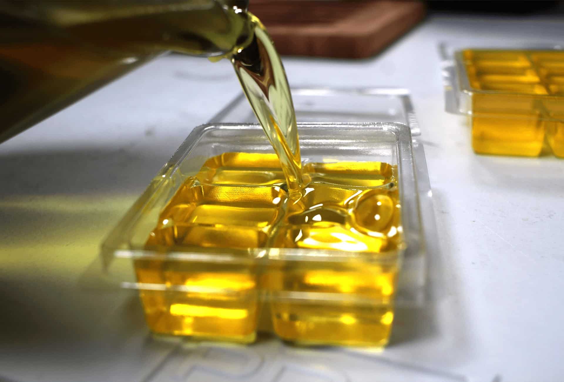 Buy custom made nontoxic soy-coco wax melts in 4 Packs. Custom, made to order, in Ohio.