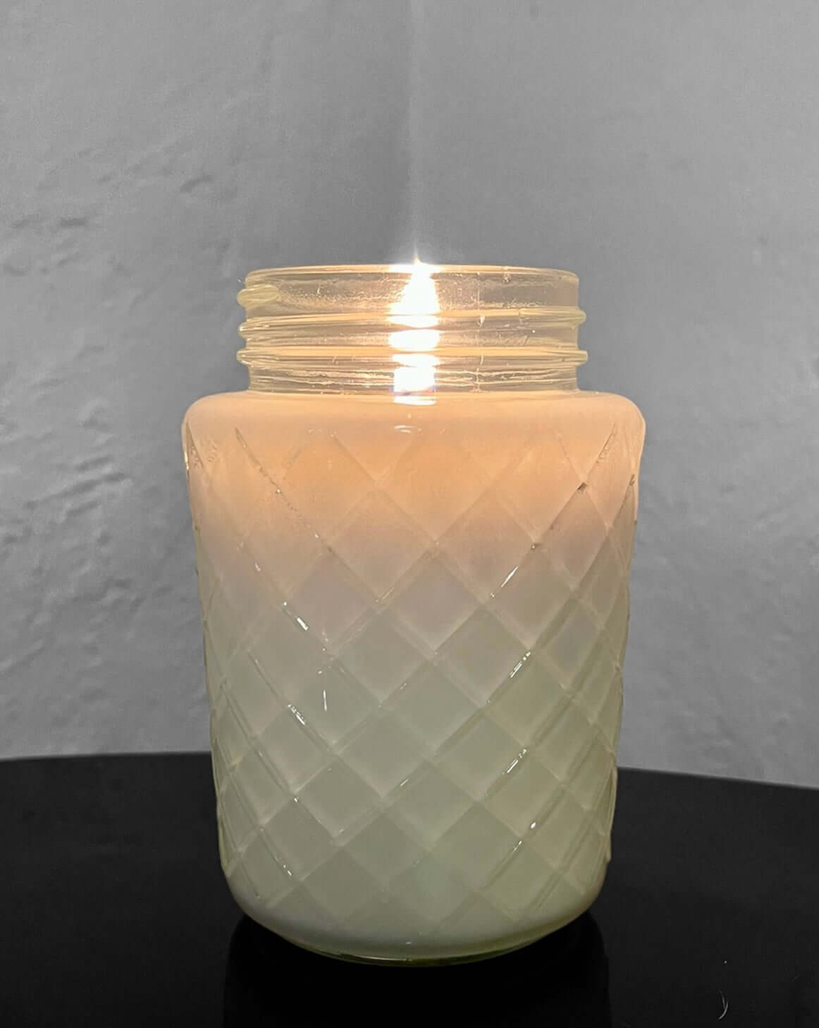 Buy large 20 oz Strongly Scented Soy Candles in Glass Jars online. Choose from over 40 scents.